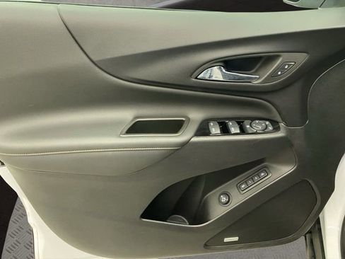Used 2023 Chevrolet Equinox Premier image 18