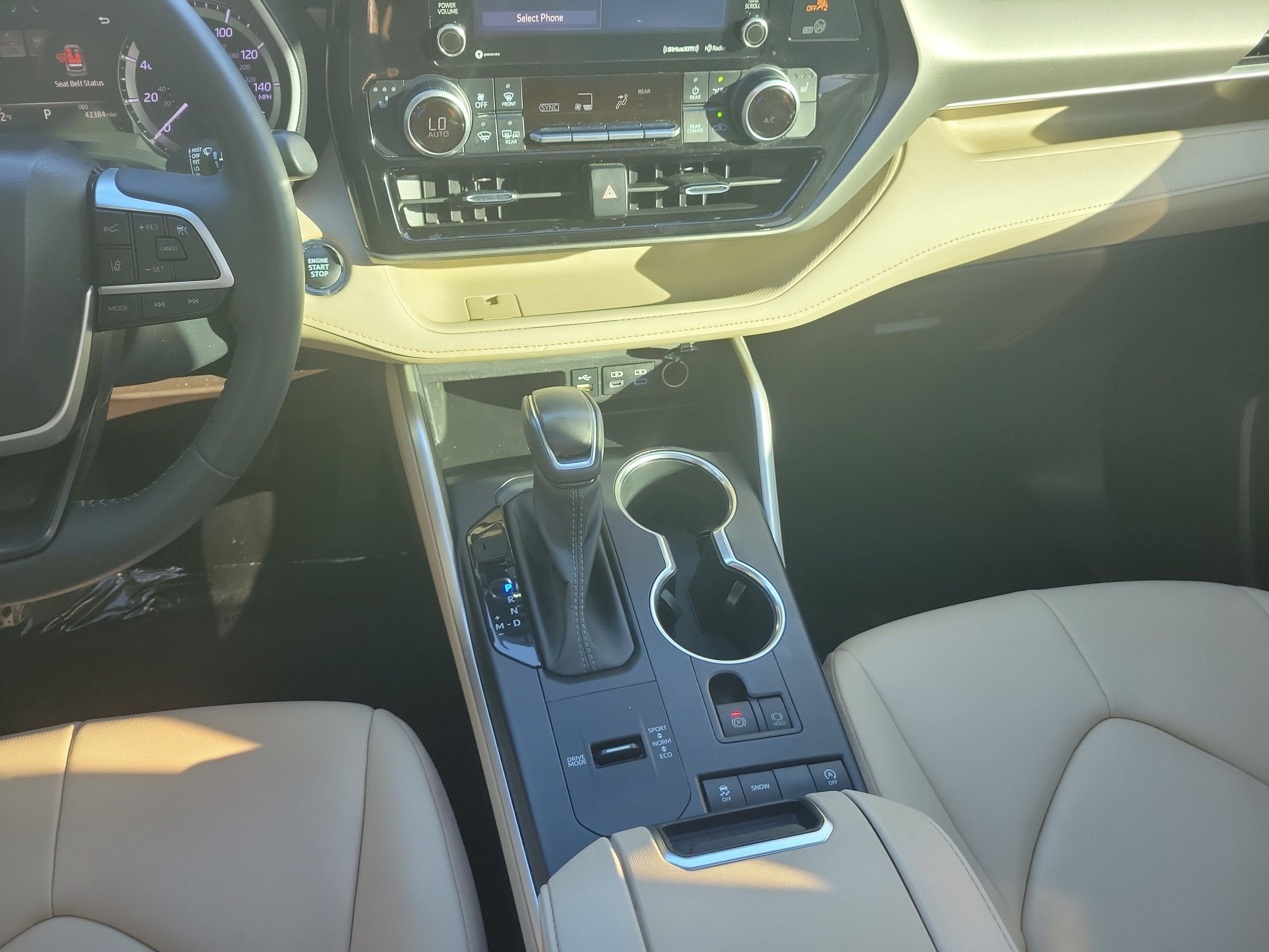 Used 2022 Toyota Highlander XLE FWD image 22
