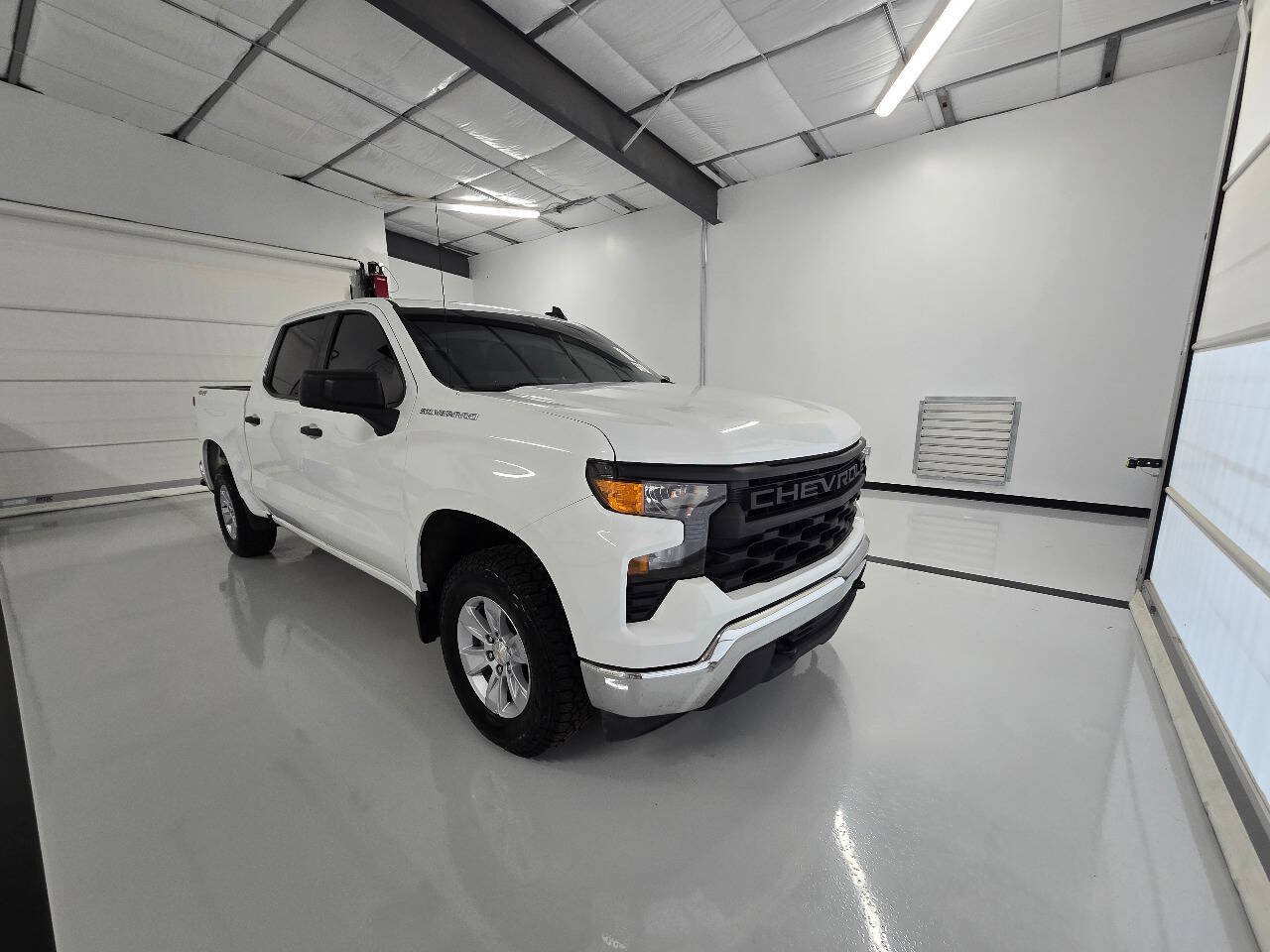 Used 2024 Chevrolet Silverado 1500 W/T w/ Trailering Package AWD/4WD image 5