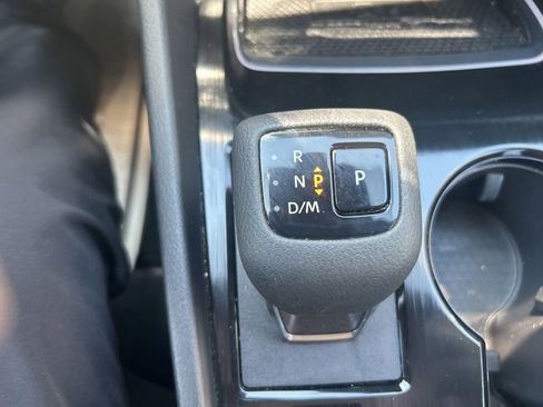 Used 2024 Nissan Rogue SL AWD/4WD image 24