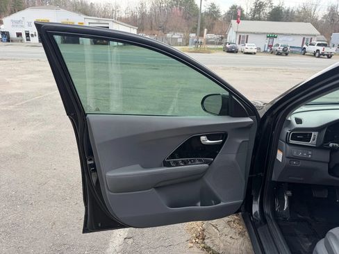 Used 2019 Kia Niro EX image 21