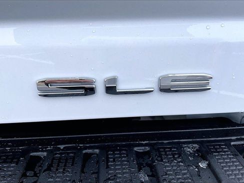 New 2026 GMC Sierra 2500 SLE w/ SLE Value Package; AWD/4WD image 10