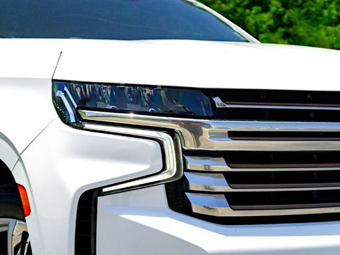Used 2024 Chevrolet Suburban High Country RWD image 4