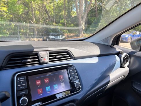 Used 2025 Nissan Versa SV image 35