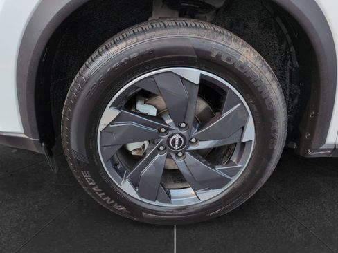 Used 2025 Nissan Rogue SV AWD/4WD image 12