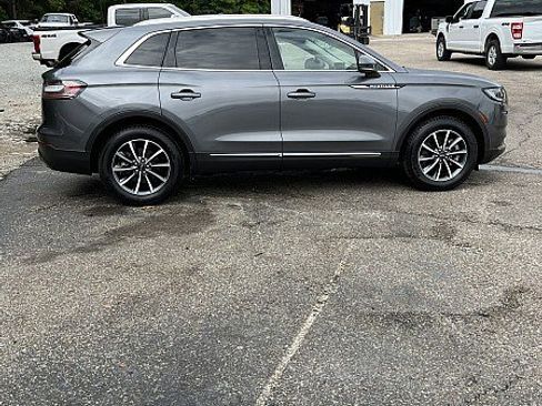 Used 2022 Lincoln Nautilus FWD image 8