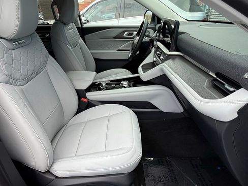 New 2026 Ford Explorer Platinum image 22