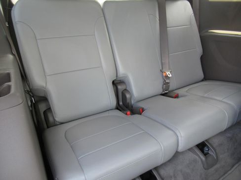 Used 2021 Chevrolet Traverse LT w/ LT Premium Package FWD image 37