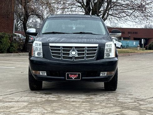 Used 2011 Cadillac Escalade ESV Premium image 2