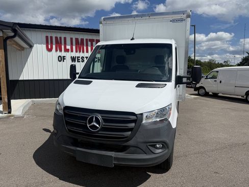 Used 2024 Mercedes-Benz Sprinter 3500 image 2