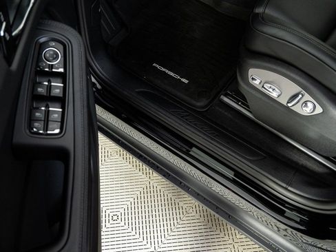 New 2026 Porsche Macan AWD/4WD image 8
