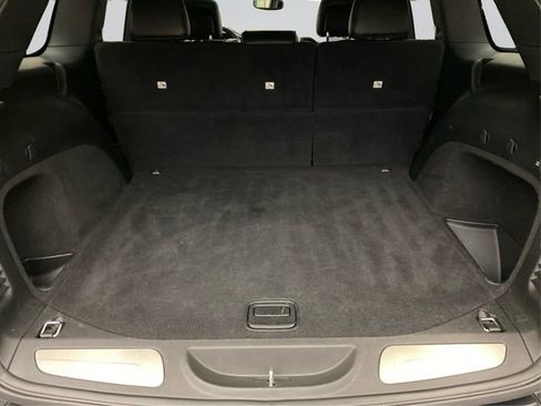 Used 2019 Jeep Grand Cherokee Limited image 14