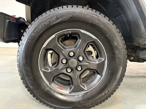 Used 2020 Jeep Gladiator Rubicon w/ Cold Weather Group image 12