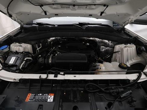 Used 2020 Ford Explorer XLT w/ Equipment Group 202A AWD/4WD image 3