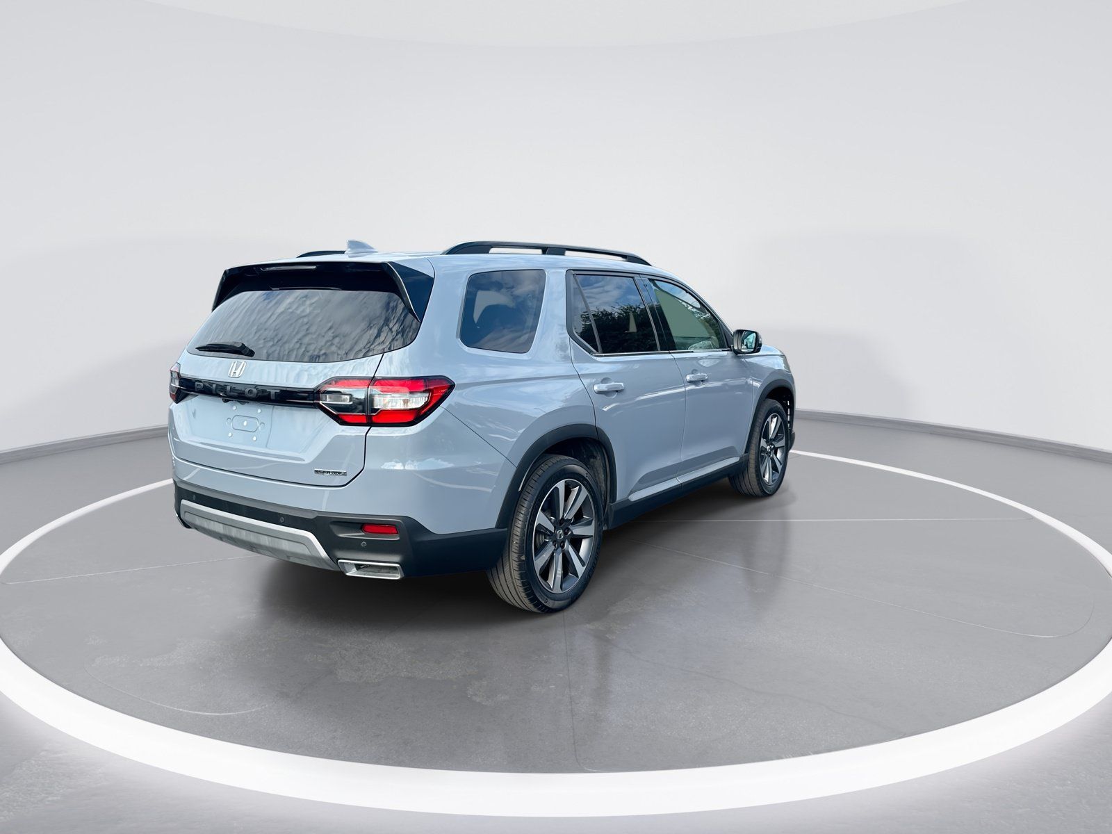 Used 2025 Honda Pilot Touring image 9