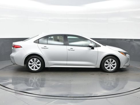 Used 2024 Toyota Corolla LE FWD image 7