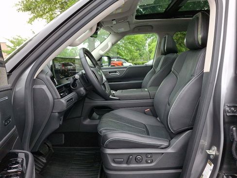 Used 2025 INFINITI QX80 Sensory AWD/4WD image 13