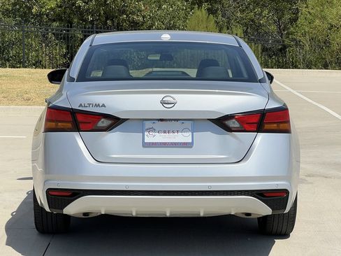 Used 2025 Nissan Altima 2.5 SV FWD image 4