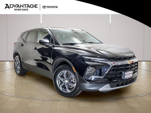 Used 2023 Chevrolet Blazer LT w/ Driver Confidence Package AWD/4WD image 2
