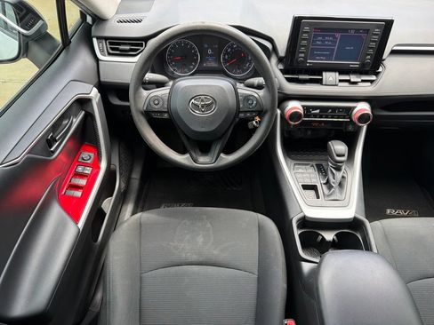 Used 2021 Toyota RAV4 LE AWD/4WD image 22