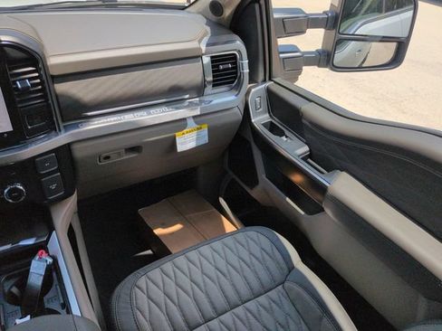 New 2026 Ford F250 Platinum w/ Platinum Plus Package AWD/4WD image 17