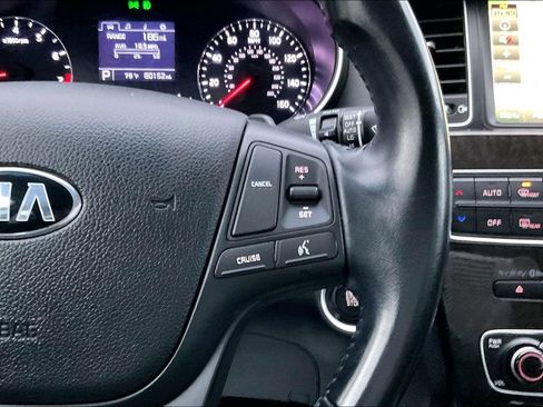 Used 2016 Kia Cadenza Premium FWD image 22