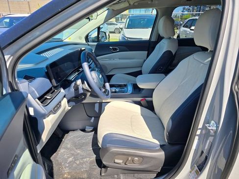 New 2026 Kia Carnival EX FWD image 18