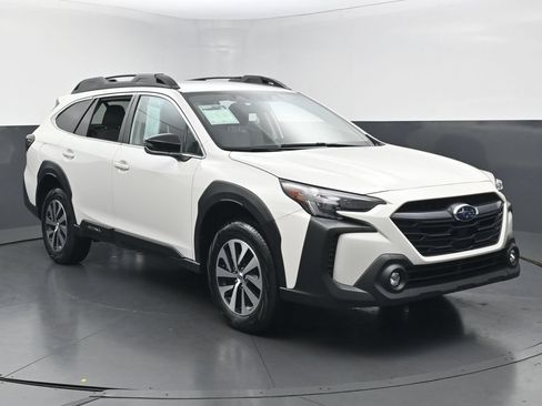 Used 2025 Subaru Outback Premium AWD/4WD image 3
