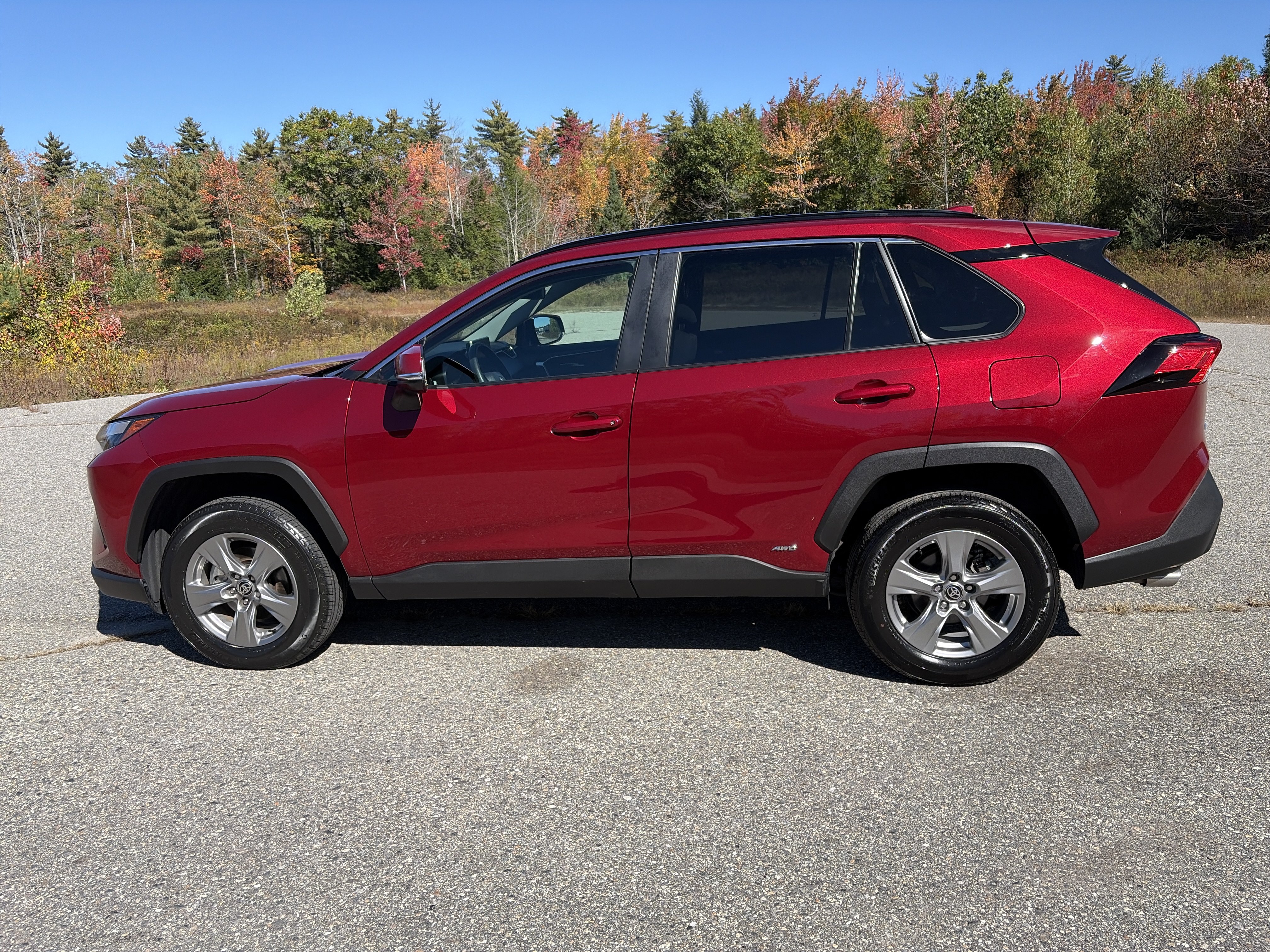 Used 2025 Toyota RAV4 XLE AWD/4WD image 8