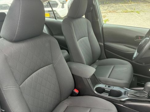 Used 2025 Toyota Corolla LE FWD image 31