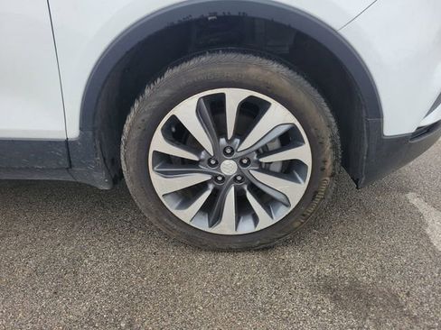 Used 2022 Buick Encore Preferred AWD/4WD image 5
