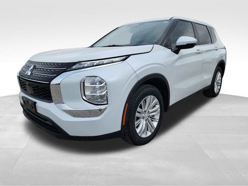 Used 2022 Mitsubishi Outlander ES image 3