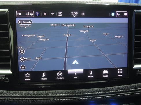 Used 2024 Chrysler Pacifica Limited FWD image 18