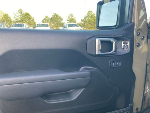 New 2026 Jeep Gladiator Sport AWD/4WD image 9