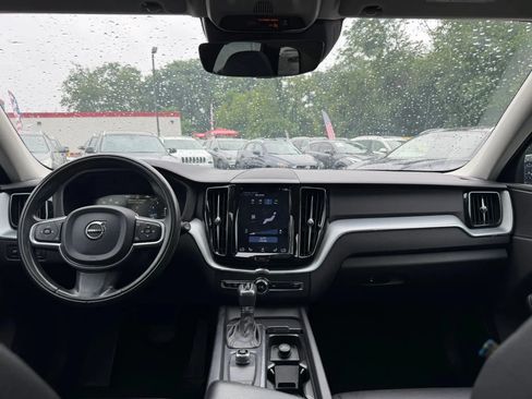 Used 2018 Volvo XC60 T5 Momentum w/ Vision Package AWD/4WD image 15