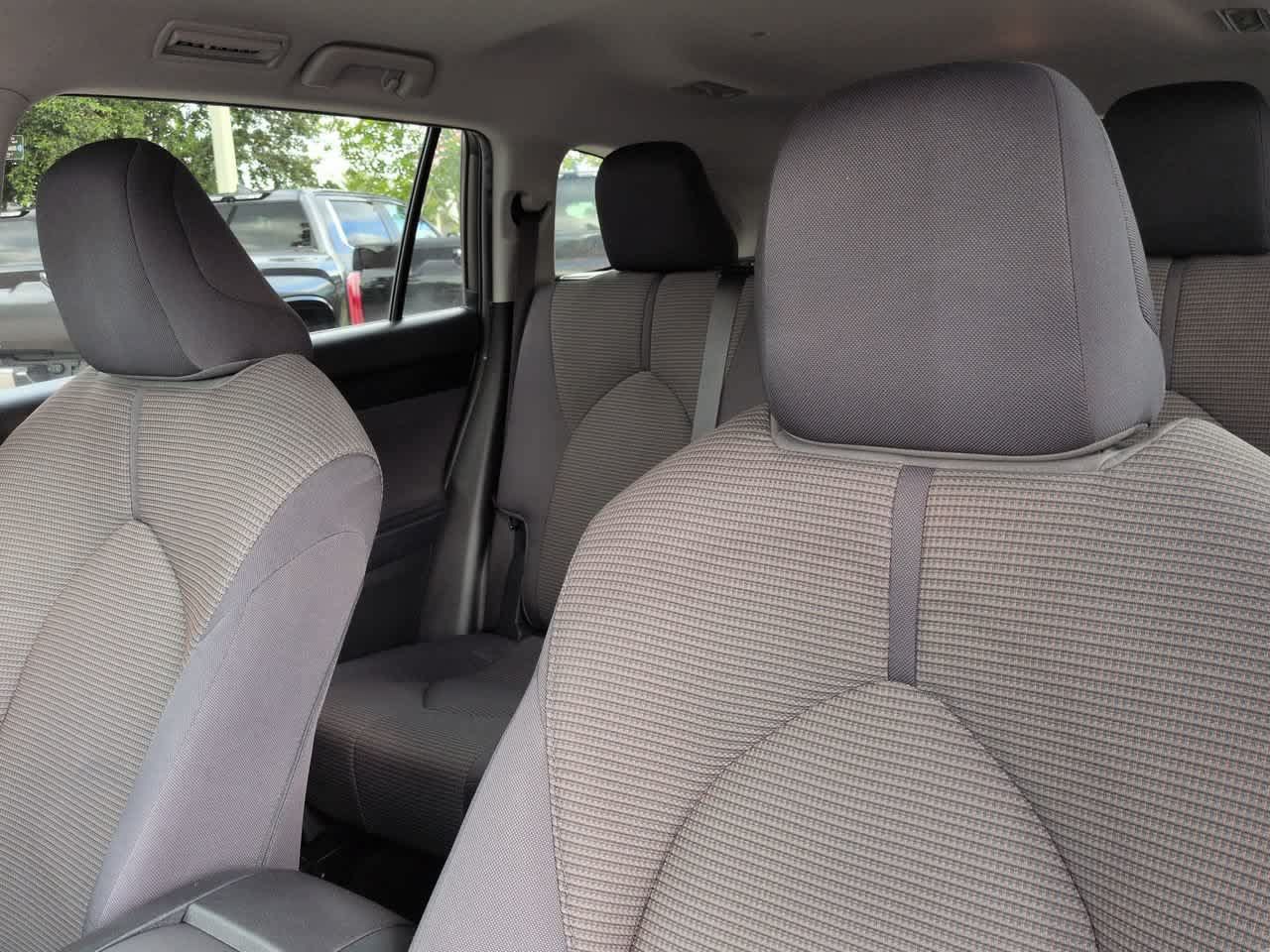Used 2023 Toyota Highlander LE FWD image 8