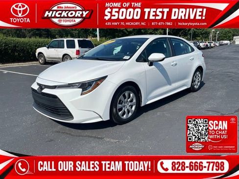 Used 2025 Toyota Corolla LE FWD image 1