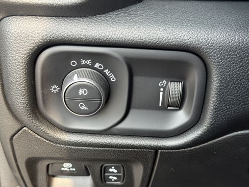 Used 2022 RAM 1500 Big Horn RWD image 37