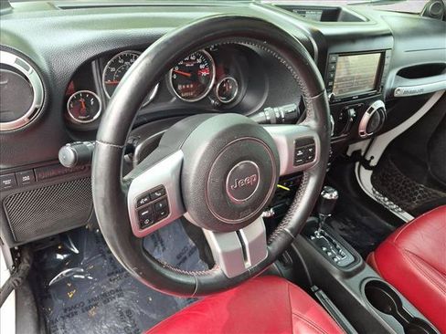 Used 2013 Jeep Wrangler Unlimited Rubicon AWD/4WD image 15