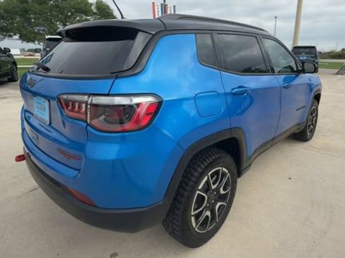 Used 2025 Jeep Compass Trailhawk AWD/4WD image 8