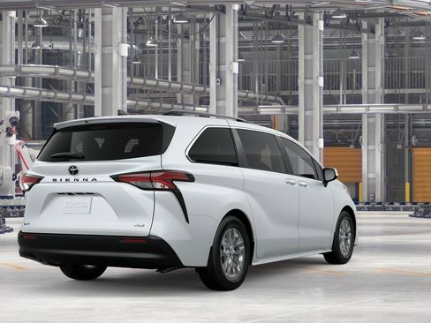 New 2026 Toyota Sienna XLE FWD image 9