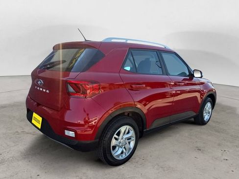 Used 2023 Hyundai Venue FWD image 5