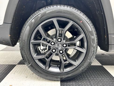 New 2025 Jeep Grand Cherokee L Limited image 8