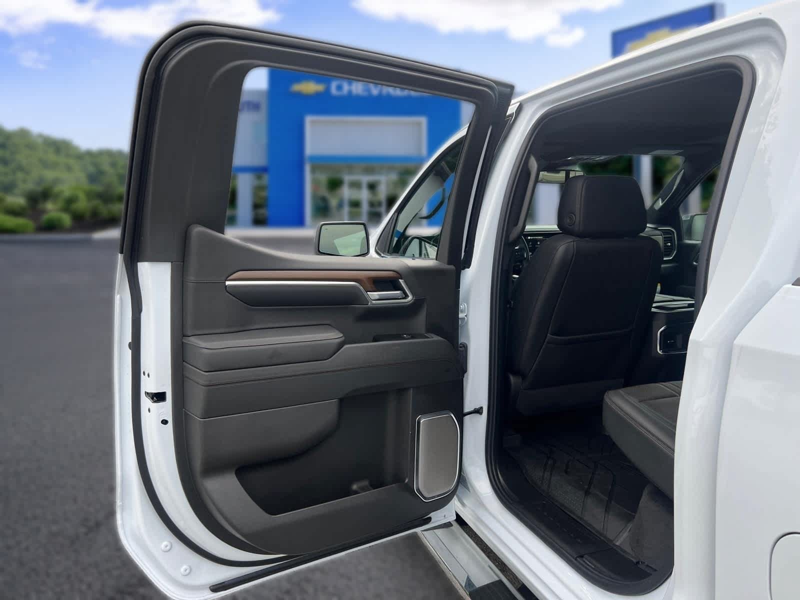 Certified 2026 Chevrolet Silverado 1500 High Country w/ High Country Premium Package AWD/4WD image 29