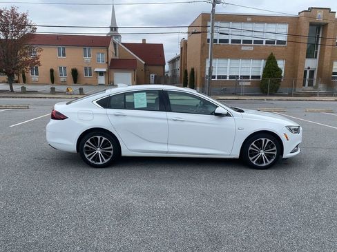 Used 2019 Buick Regal Essence w/ Driver Confidence Package I image 4