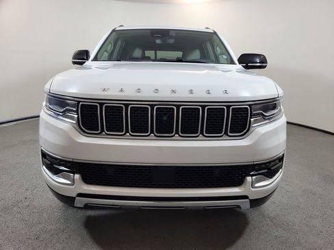 Used 2024 Jeep Wagoneer L Series III w/ Premium Group I AWD/4WD image 2