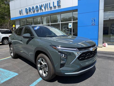 New 2025 Chevrolet Trax LT w/ Sunroof Package FWD image 1