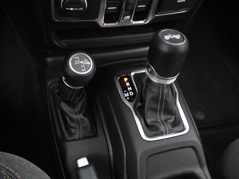 Used 2025 Jeep Wrangler Unlimited Sahara AWD/4WD image 26