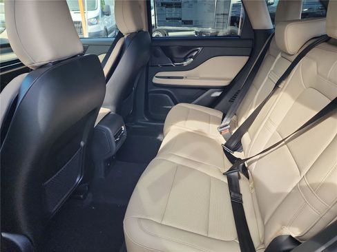 New 2026 Lincoln Corsair Premiere image 21