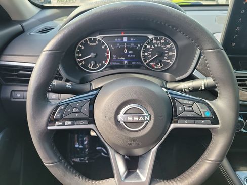 Used 2024 Nissan Altima 2.5 SL FWD image 9